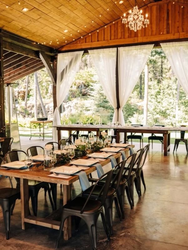 Table setting by Celebrate Event Rentals, Bigfork Montana
